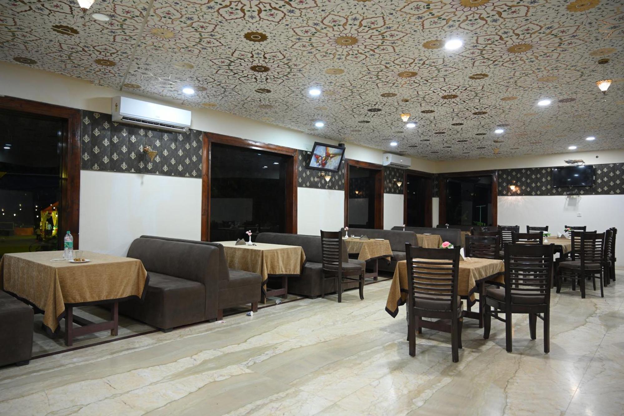 Orchha Club And Resort - Ocr Buitenkant foto