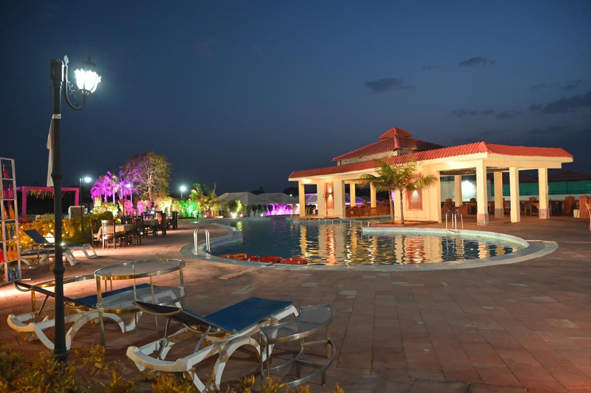 Orchha Club And Resort - Ocr Buitenkant foto