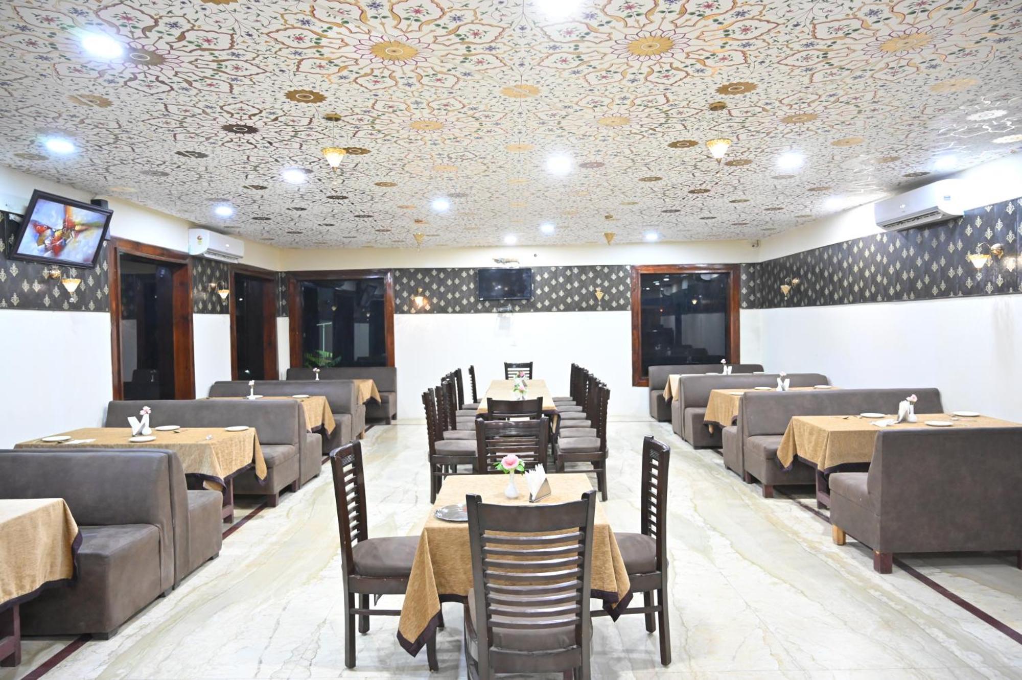 Orchha Club And Resort - Ocr Buitenkant foto