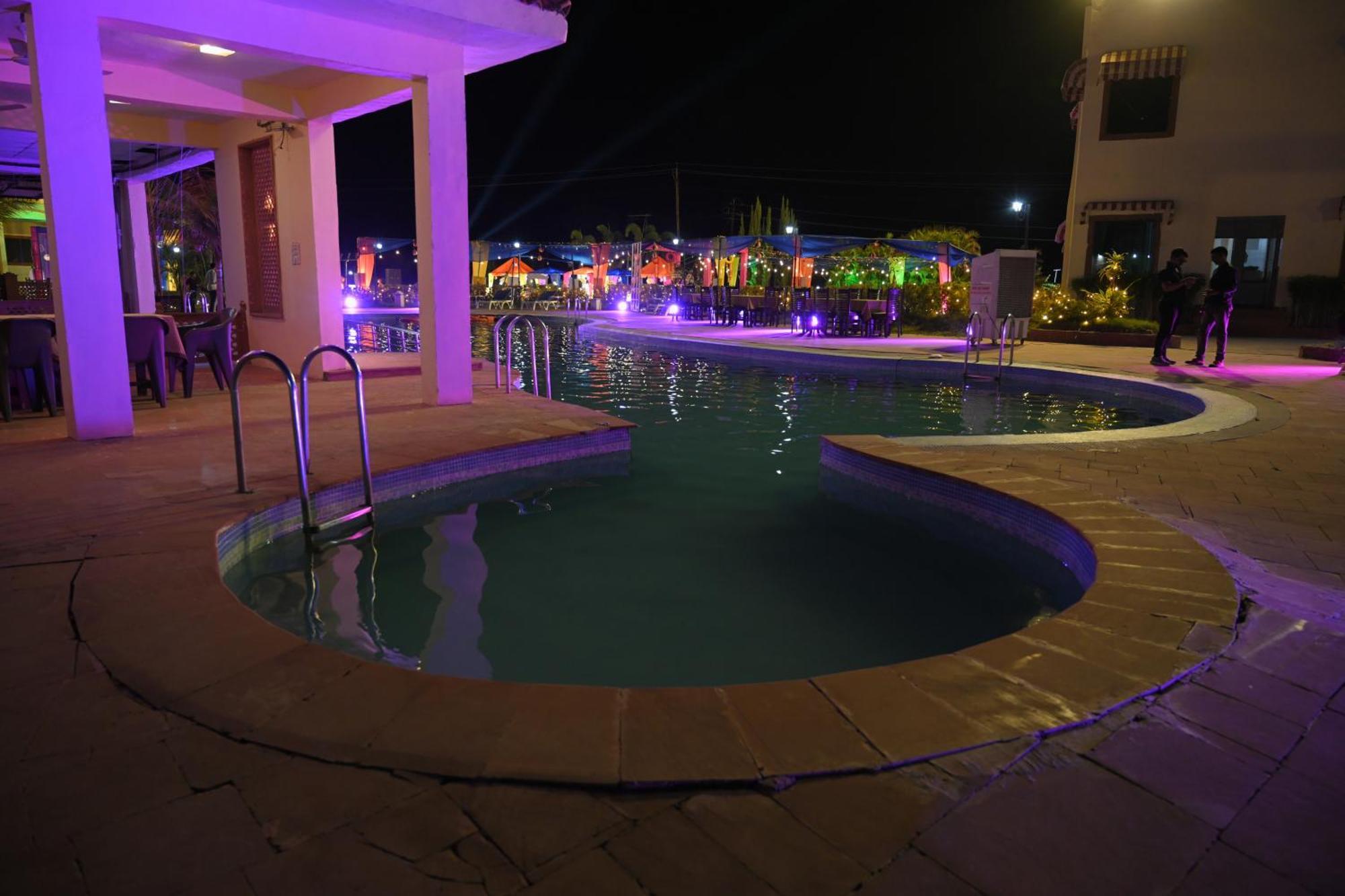 Orchha Club And Resort - Ocr Buitenkant foto