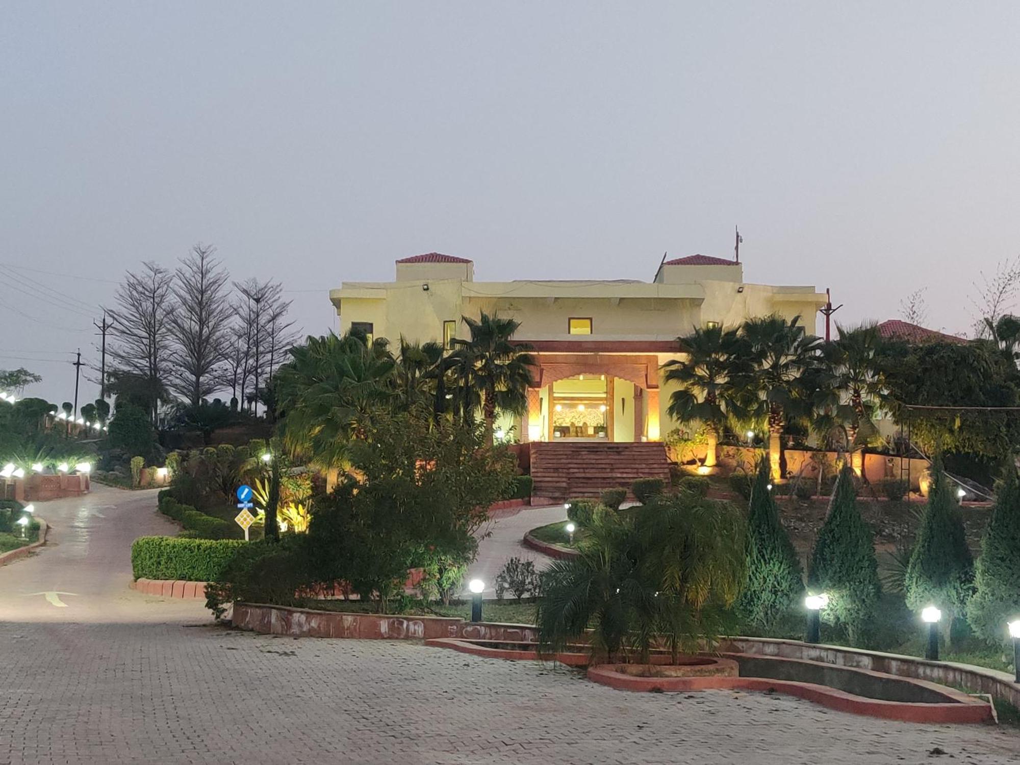 Orchha Club And Resort - Ocr Buitenkant foto