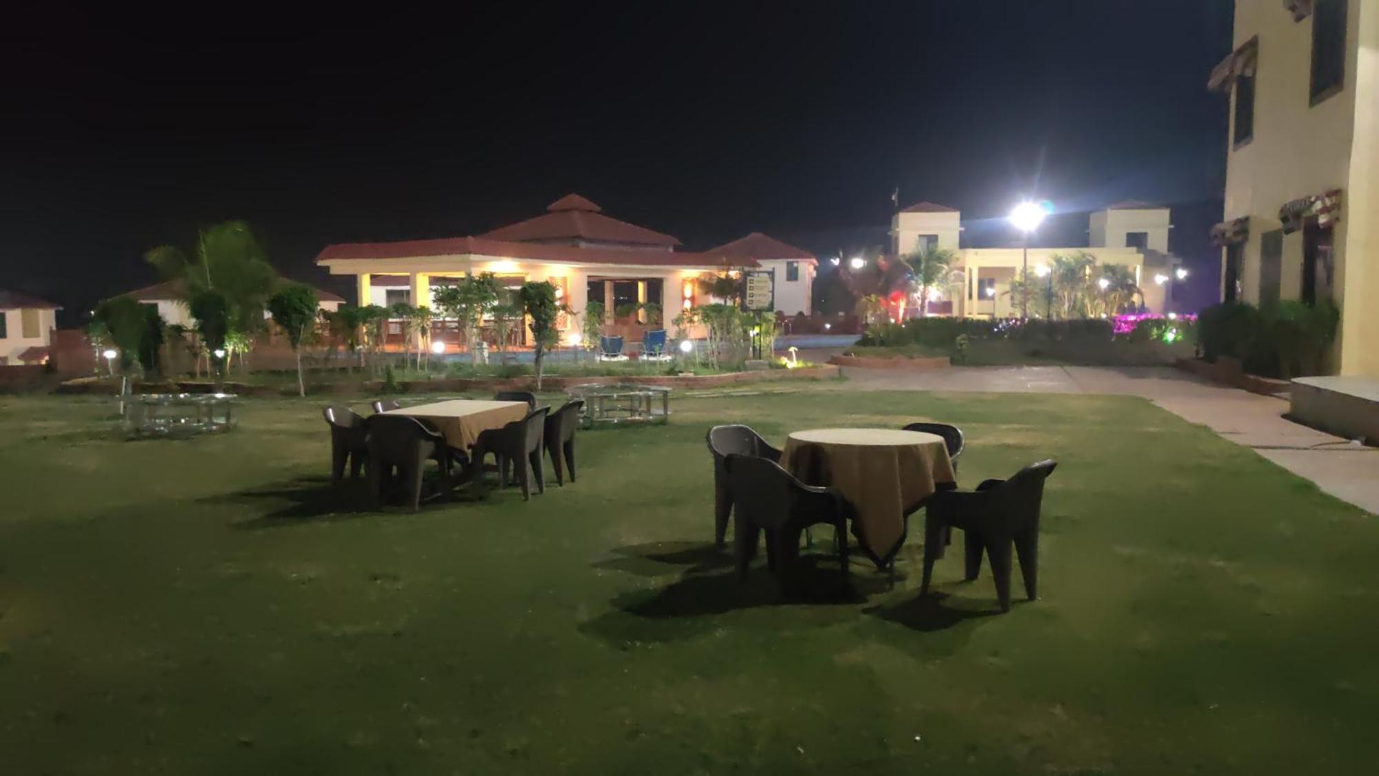 Orchha Club And Resort - Ocr Buitenkant foto
